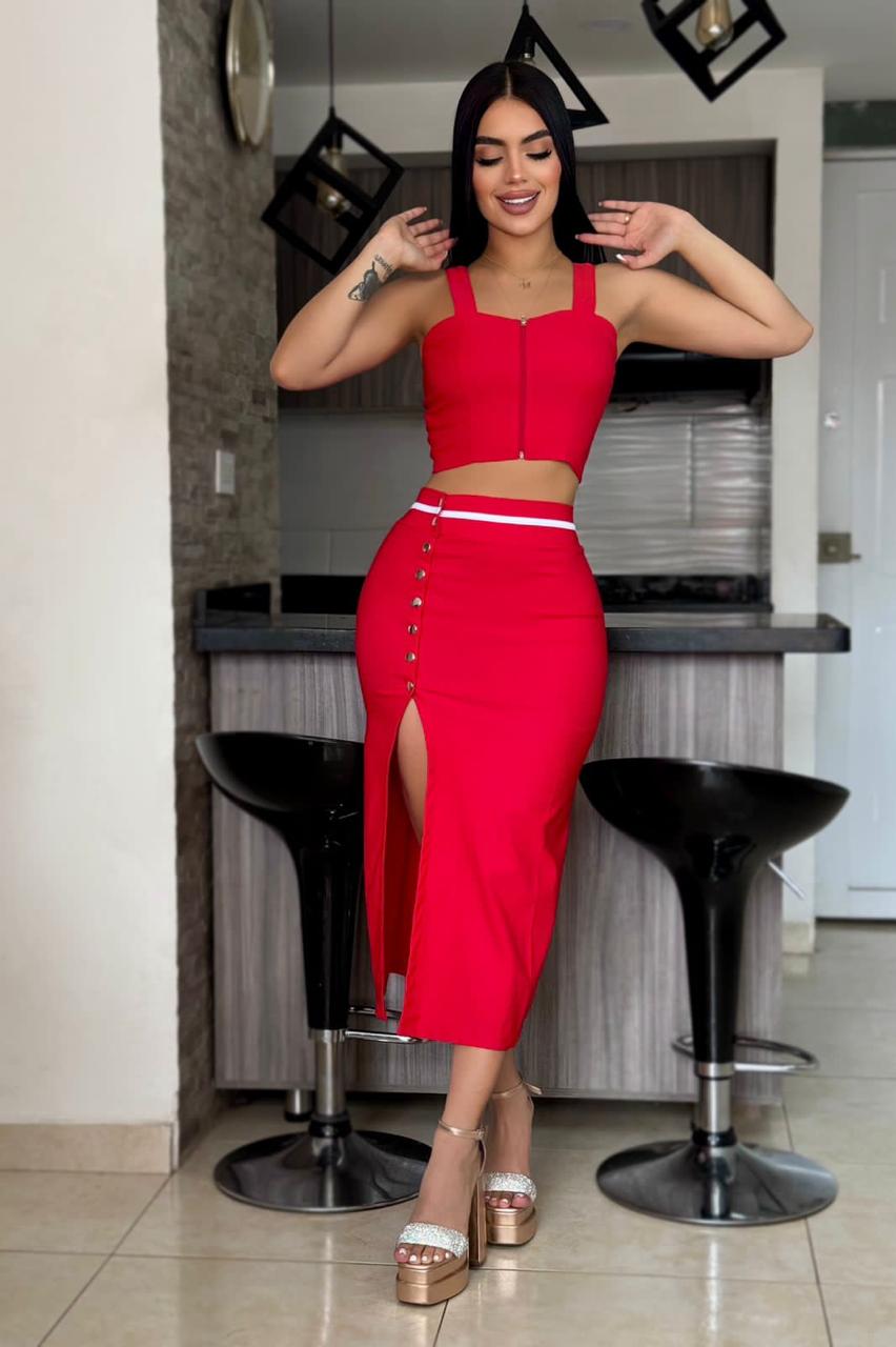 Conjunto Crop Top y Falda Midi con Abertura